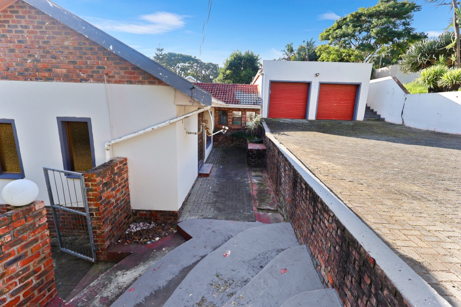 To Let 4 Bedroom Property for Rent in Beacon Bay Eastern Cape